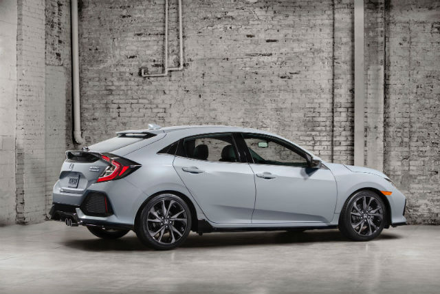 俐落車尾設計！Honda Civic 第十代掀背版終於現身