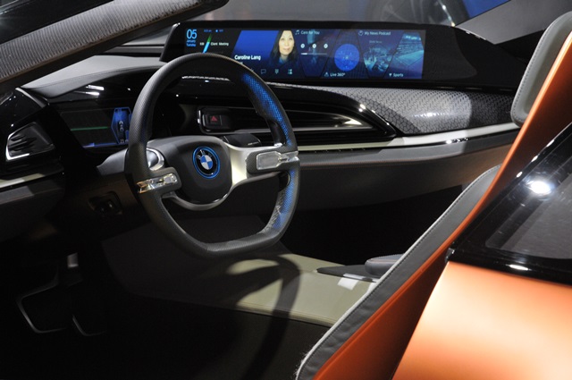 100年 BMW 的未來超跑： i Vision Future Interaction 渾身酷炫科技 