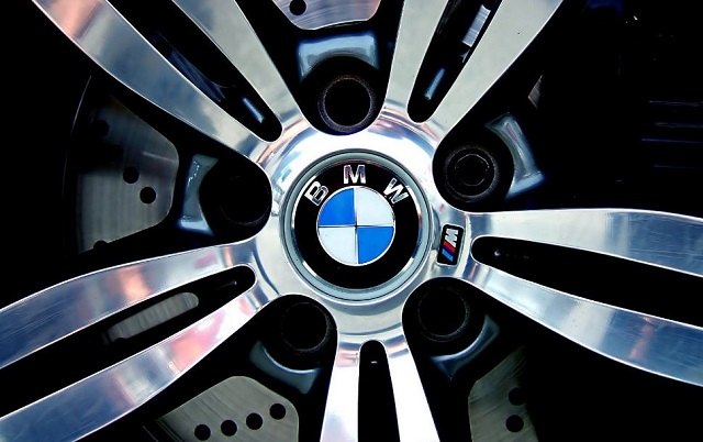 BMW 在 Instagram 上標記「#NEWCAR」的圖片，獲得用戶們最多讚數（圖片來源：wallpapercave.com）