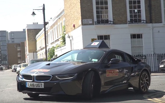 BMW i8 被英國駕訓班改成教練車使用。