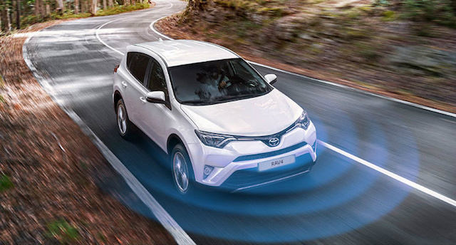 Toyota Safety Sense(TSS)主動式安全防護系統，在這系統裡，具備 PCS 預警式防護系統、ACC 主動式車距維持系統、LDA 車道偏離警示系統、AHB 智慧型遠光燈切換系統。