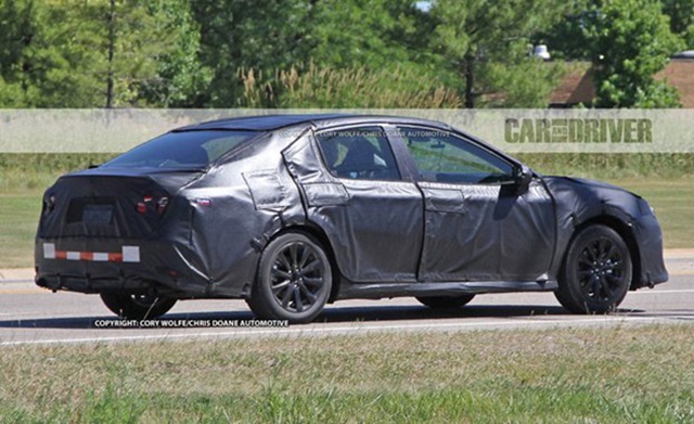 外媒捕捉到的Toyota Camry 偽裝測試照。