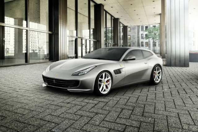 終於有「4 人座」跑車！Ferrari GTC4 Lusso T 渦輪加速超暴力！ - 自由