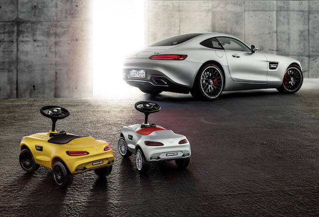 車身及座椅色系，完全比照真正的 MERCEDES-AMG GT 來打造。