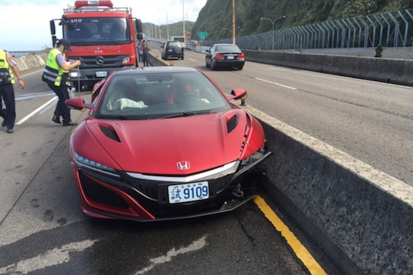 千萬油電超跑,Honda NSX 全球首撞在台灣! 千萬油電超跑,Honda NSX 全球首撞在台灣!