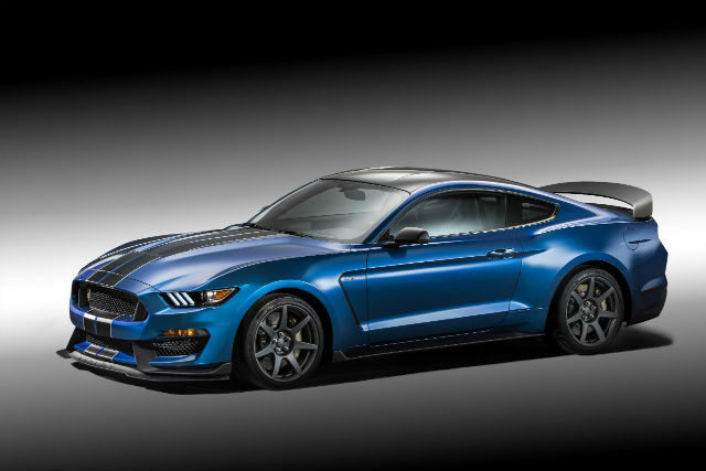 Ford Mustang Shelby GT350與GT350R將除了搭載原有的6速手排變速箱之外，原廠更要在近年內另外提供雙離合自排變速系統。