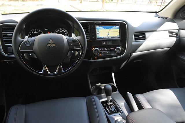 囧臉搖身一變成帥氣型男！Mitsubishi Outlander 小改款試駕