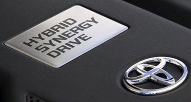 Toyota 以燃料電池技術和 Hybrid 油電混合技術進行交換，拿到 Mazda 的 Skyactiv 科技以及柴油引擎技術。
