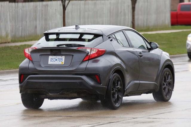 Toyota 跨界新車 C-HR 美規版！預告洛杉磯車展亮相！