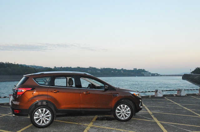 目標國產休旅龍頭！脫胎換骨的小改款 Ford Kuga 試駕報導（內有影片）