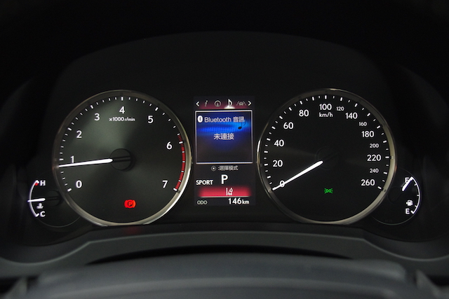 主動安全配備終於補齊了！Lexus IS200t 頂級 NAVI 小改款試駕