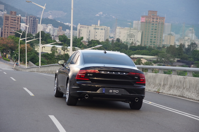 你想得到的功能都是標準配備！Volvo S90 T5 Momentum 試駕