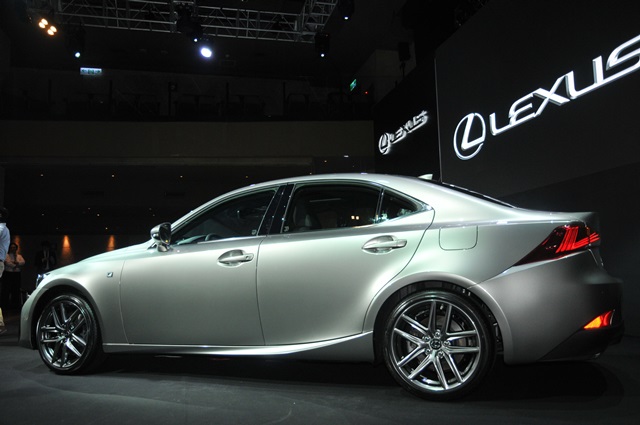 霸氣外觀與安全升級！Lexus IS 小改款正式上市（內有相片集）