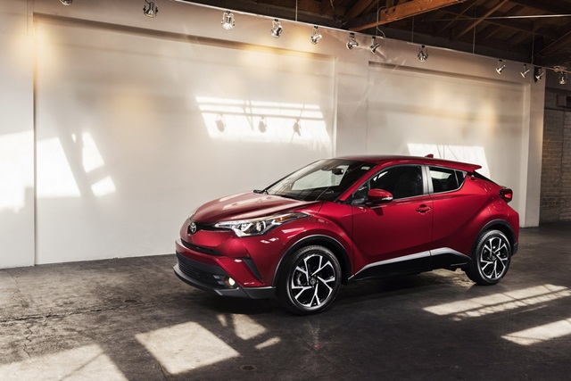 車頭部分融入家族化設計，與最新的 RAV4 相當神似。