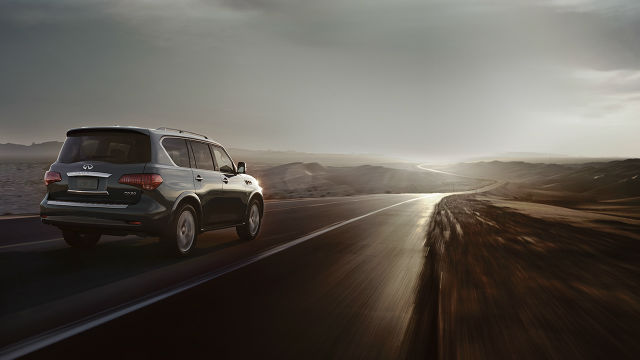 全新 Infiniti QX80 的所有版本皆搭載 5.6 升 V8 引擎，可輸出 400hp 的最大馬力，搭配 7 速自排變速箱。
