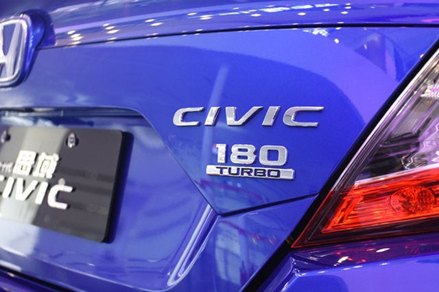 Honda 發表首度搭載 1.0 升渦輪增壓引擎的 Civic 180 Turbo 車款。