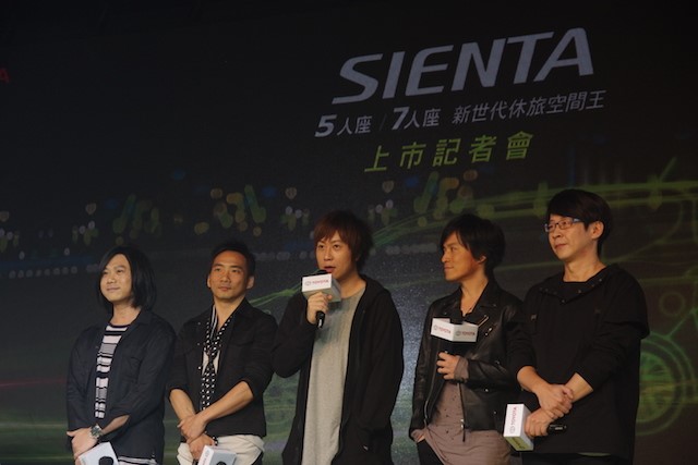 五月天成為 Toyota 品牌大使,展示 Sienta 的機能空間表現。