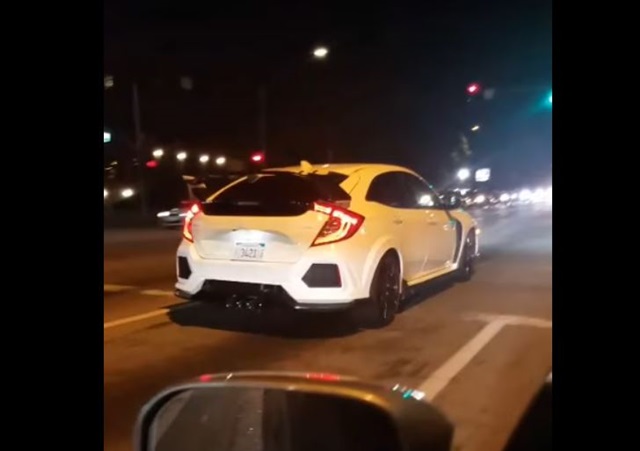 美國加州近日捕捉到疑似十代 Honda Civic Type R 車款，而且完全沒有偽裝就在街頭奔馳。