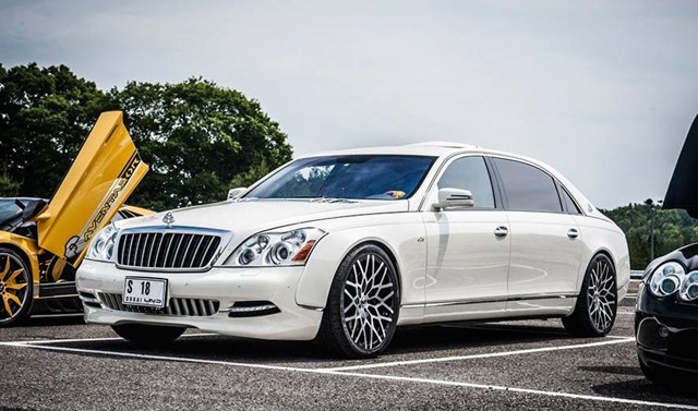 Mercedes-Maybach 62S，擁有超過六米的車長與重達 2805 公斤的車重，配上極致奢華的內裝，獲得「移動別墅」的稱號。