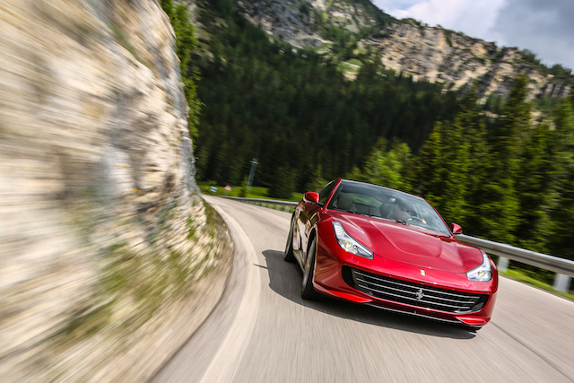 GTC4Lusso 則是將創辦人 Enzo Ferrari 最愛的兩款跑車，330 GTC 及 250 GT Berlibetta Lusso，加上 4 表示 4 人座方式命名這款全新 GT 跑車。