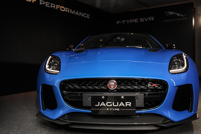 Jaguar F-TYPE SVR 是目前 Jaguar 量產車款中，極速最高的性能猛獸。