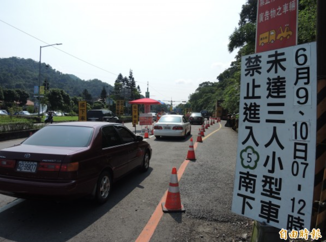 交通部高公局指出，12 月 31 日起，車內有孕婦小型車，不論自行開車或搭乘，即使未滿 3 人也不受國道高乘載管制。（資料照，記者翁聿煌攝）