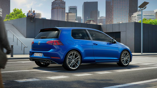 Golf R 與 Golf 1.0 TSI 皆在外觀與內裝設定上有所進展，同時搭配 LED 尾燈、全新 Composition Colour 音響系統。