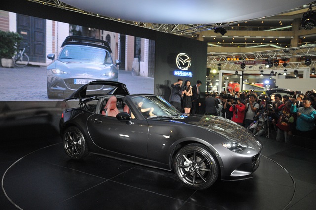 2017 台北新車大展今日正式開幕，Mazda 更借此機會發表Mazda MX-5 RF 硬頂敞篷車型。