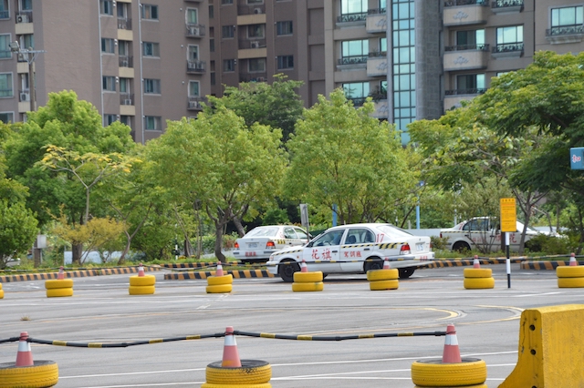 高雄區監理所統計駕訓場路考及實際道路路考雙軌制後，參加實際路考的考生最容易扣分項目前 3 名。（本報資料照，記者謝武雄攝）