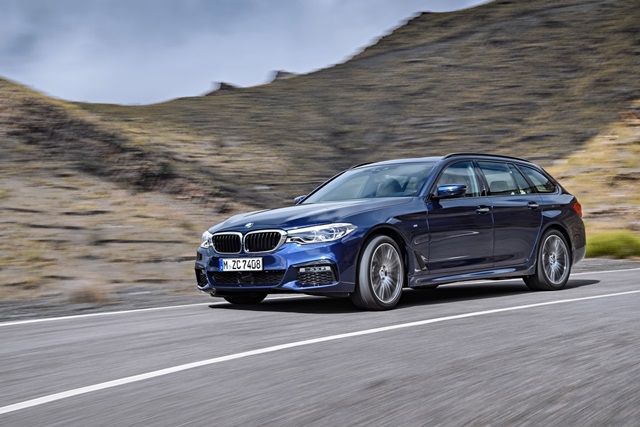 全新 5-Series Touring 旅行車的車身尺碼為 4943x1868x1498mm，軸距達到 2975mm 比起現行車款還多 7mm。
