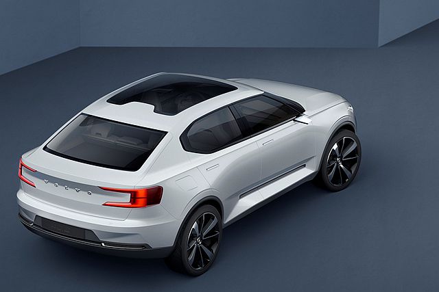 其中 Concept 40.2 概念車，更讓人聯想到消失產品線許久的S40房車後繼。