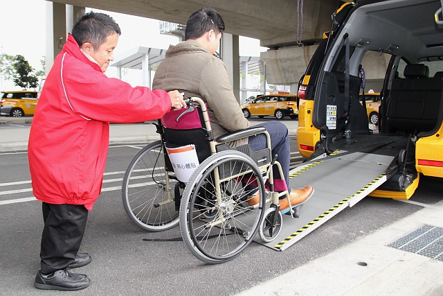 福祉車的空間寬敞，對於行動不便的乘客來說非常舒適。