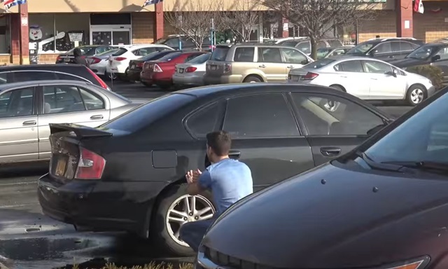 JoeySalads 發布一支名為「ROBBING CARS （Social Experiment）搶劫車輛（社會經驗篇）」的影片，影片上傳僅 10 天就累積超過 30 萬點擊率。