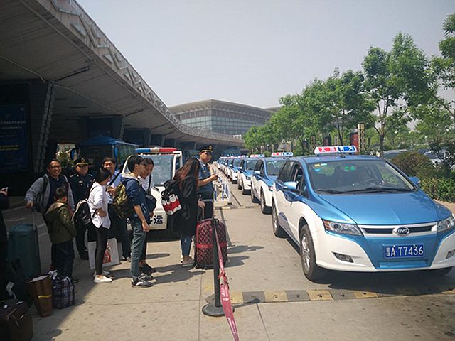 出租車在大城市中是個重要的運輸角色，也是中國最想改善的方向。