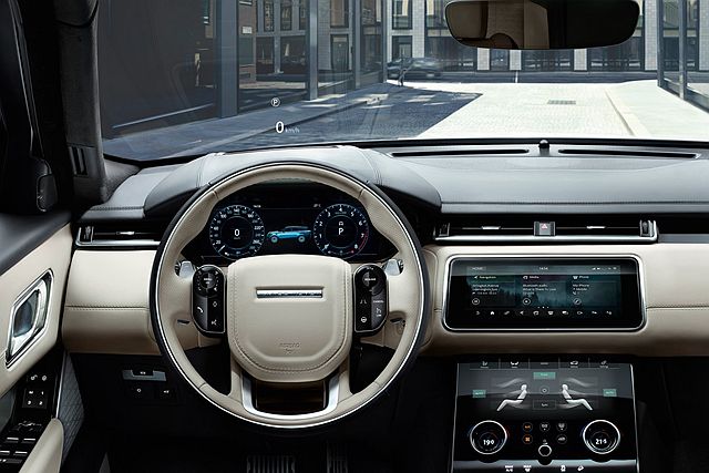 中型豪華 SUV 尺碼，加上 Range Rover 一貫的豪華內裝鋪陳， Range Rover Velar 將拓展更多客戶。