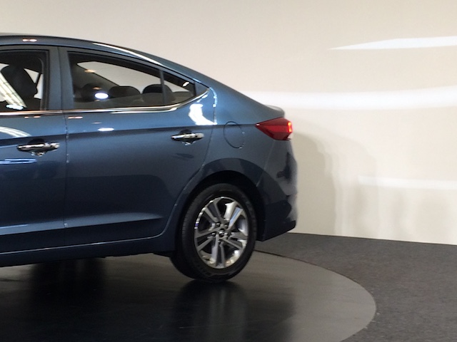 外觀採用 Hyundai 的流體雕塑 2.0，在國外獲得不錯的好評。 