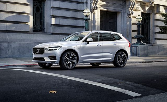 承襲 Volvo 新世代設計語彙，新 XC60 有著鮮明的雷神之槌頭燈。