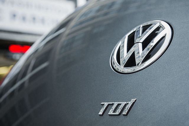 2015 年 9 月於美國爆發的柴油廢氣排放問題,進而讓 Volkswagen 集團轉向電動車、複合動力系統開發。