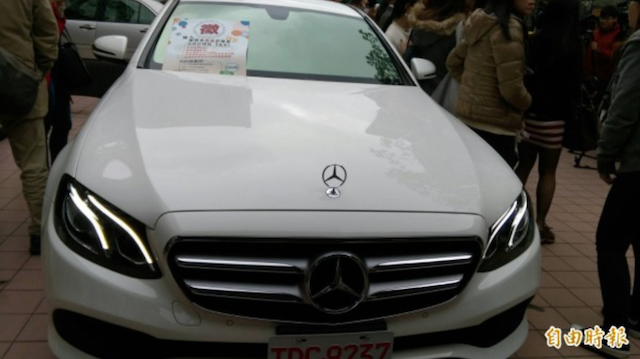 皇冠大車隊「多元化計程車」車款等級有豐田、福特、BMW 與賓士等。（記者陳紜甄攝）