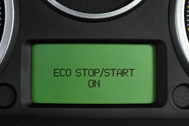 Stop/Start 系統只是將引擎作暫時關閉，並非是讓車輛完全停止再啟動。