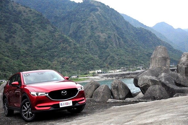 全新一代 Mazda CX-5 在外觀上成功演繹 Kodo 魂動的進化版，以「One Class Above」的理念打造。