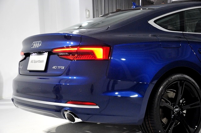 外觀設計上，全新 A5 延續 Audi Prologue 概念車的元素。