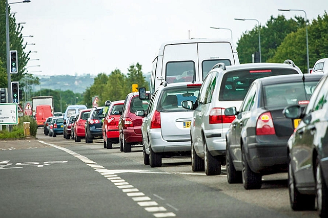 英國保守黨提出 2050 年禁止販售傳統燃油引擎汽車，全面採用零排放車輛。