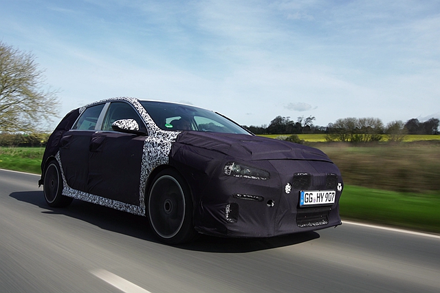 選定 i30 成為旗下首款性能作品，預計明年開賣的 i30 N 對手鎖定在 Ford Focus ST 、 Renault Megane RS 、 Peugeot 308 GTi 、 Volkswagen Golf GTI 以及 Honda Civic Type R 等車。