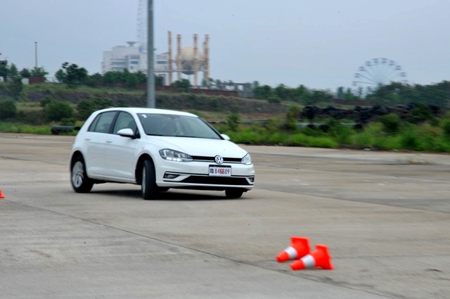 搭載 1.0 升全新動力的 230TSI，擁有輕盈的車身，配合上相當成熟的底盤懸吊系統，帶來優秀靈敏的轉向。