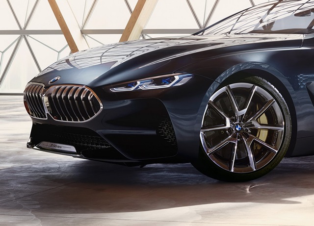 從外型設計上，能看到 Gran Lusso V12 Coupe 的影子，同時還有經典初代 8-Series 的元素。
