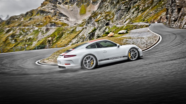 主要針對的就是限量打造 991 輛的 Porsche 911 R，由於二手價值達到驚人天價，而成為投資者的目標。