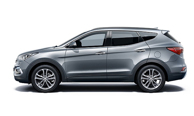 Hyundai Santa Fe 車長達 4,700 mm，軸距亦有 2,590 mm，可滿足車艙 7 人乘坐的需求。（圖為歐規車型）
