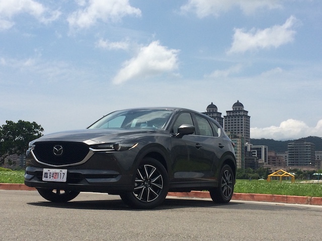 Mazda CX-5 汽油旗艦型當初預售價也是 120 萬，不過最後定價則是調降到 117.8 萬元。