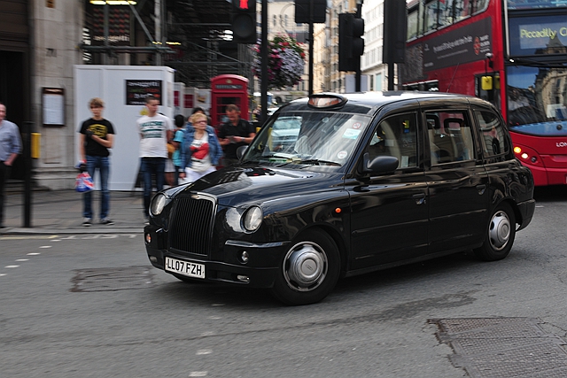 倫敦計程車公司（LTC）針對 TX4 進行大改款，全新一代計程車 TX5 將會採用插電式混合動力。圖為 TX4。